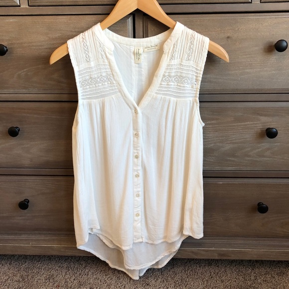 Anthropologie Tops - Anthropologie white tank